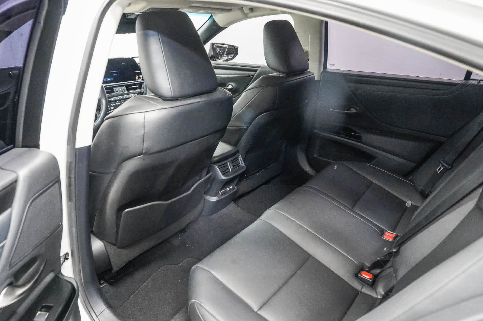 Used 2025 Lexus ES 300h w/ Premium Package FWD image 19