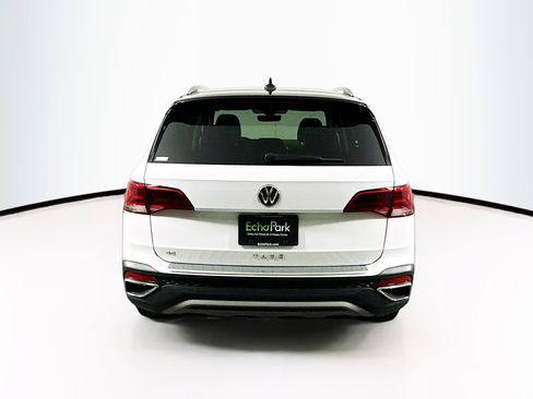 Used 2023 Volkswagen Taos SE w/ Panoramic Sunroof Package image 7