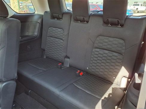 Used 2025 Nissan Pathfinder SV image 15