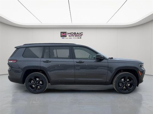 New 2025 Jeep Grand Cherokee L Altitude image 8