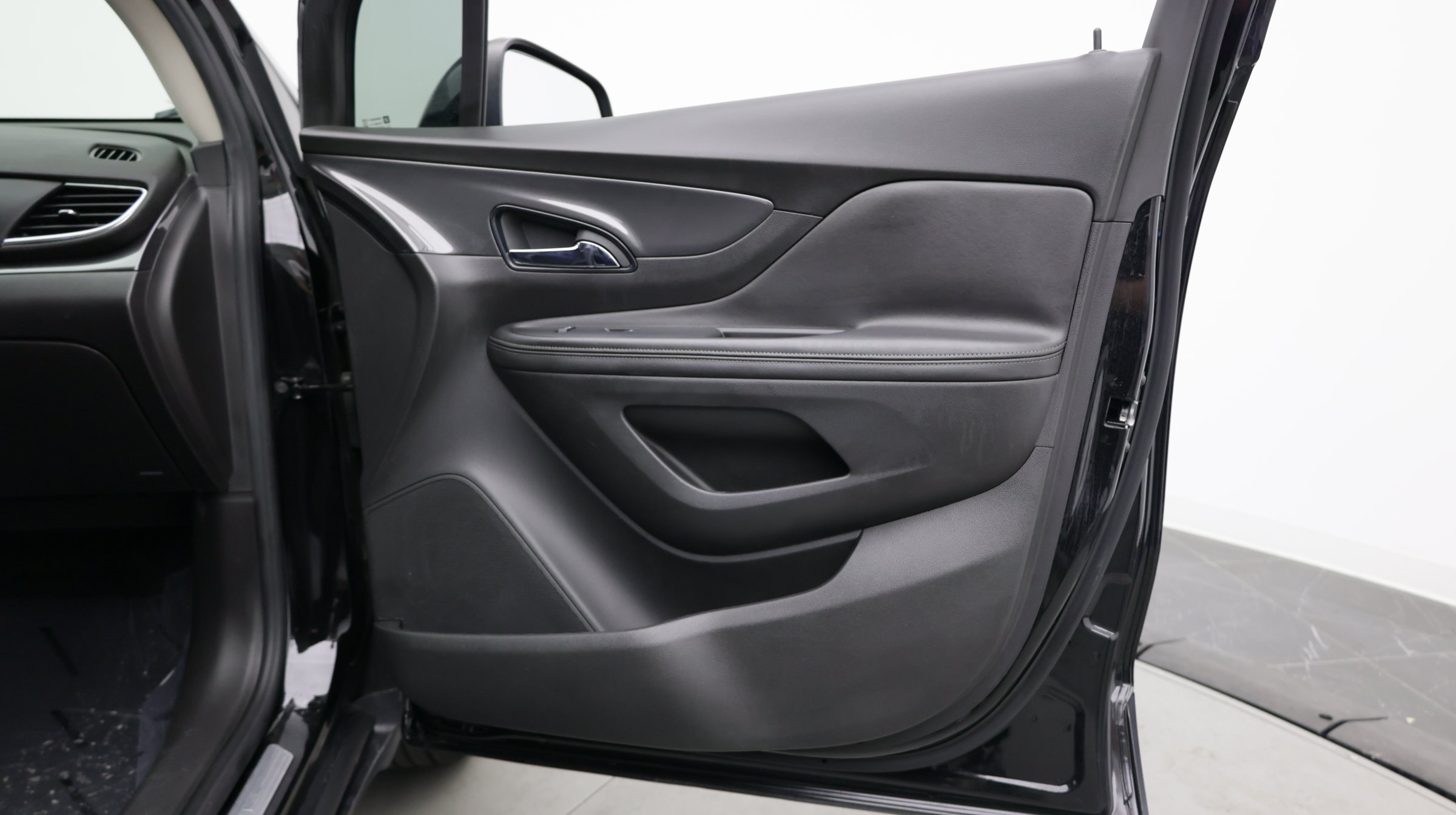 Used 2019 Buick Encore Preferred w/ LPO, Active Package FWD image 31