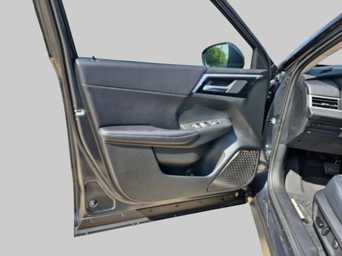 New 2025 Mitsubishi Outlander SE image 21