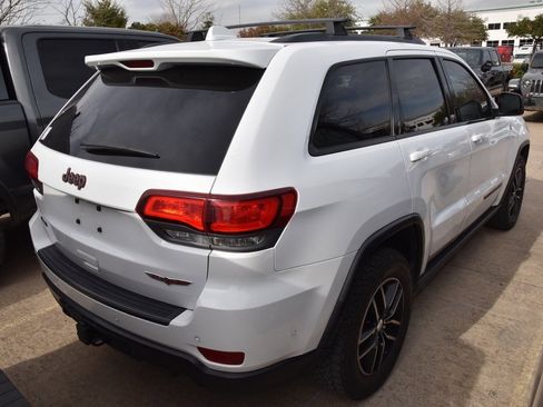 Used 2017 Jeep Grand Cherokee Trailhawk w/ Trailhawk Luxury Group image 5