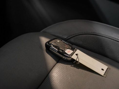 Used 2019 GMC Acadia SLT image 63