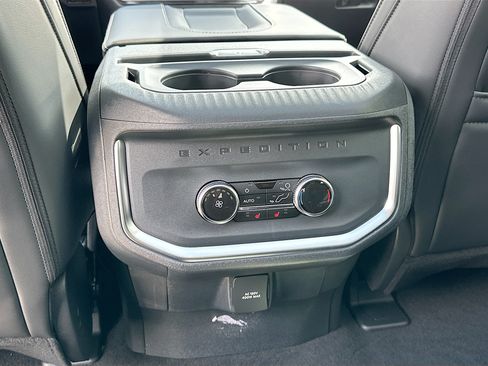 New 2026 Ford Expedition Platinum w/ Driver's Package AWD/4WD image 18