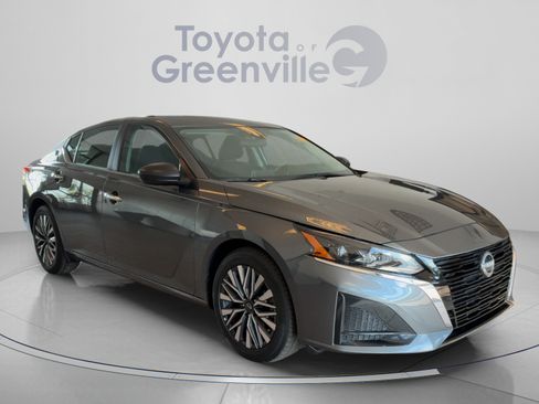 Used 2025 Nissan Altima 2.5 SV FWD image 8