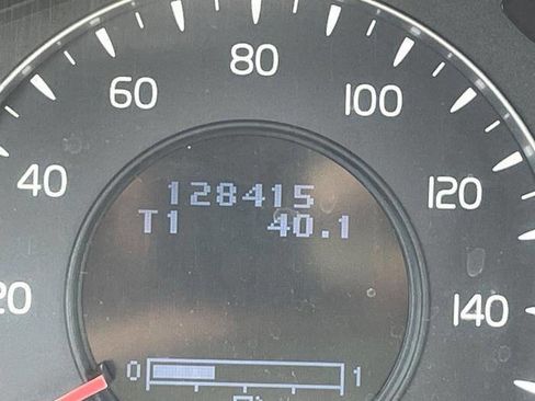 Used 2008 Volvo XC70 3.2 image 39