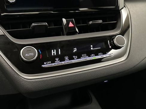 Certified 2024 Toyota Corolla LE image 28