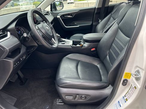 Certified 2021 Toyota RAV4 XLE Premium AWD/4WD image 10
