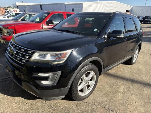 Used 2017 Ford Explorer XLT w/ Equipment Group 202A AWD/4WD image 3