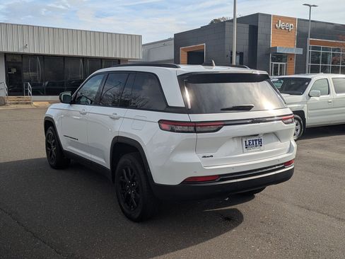 Used 2025 Jeep Grand Cherokee Altitude image 7