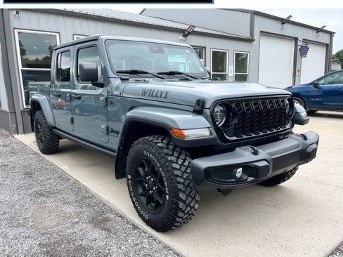 Used 2024 Jeep Gladiator Sport AWD/4WD image 1