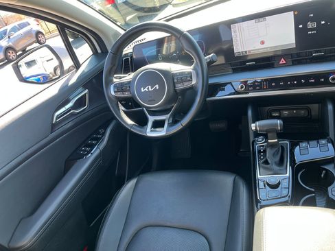 Used 2025 Kia Sportage EX image 13