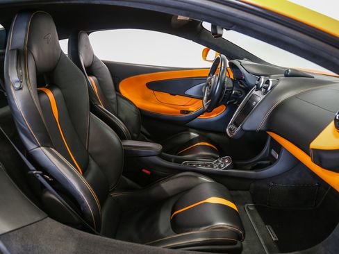 Used 2016 McLaren 570S Coupe RWD image 40