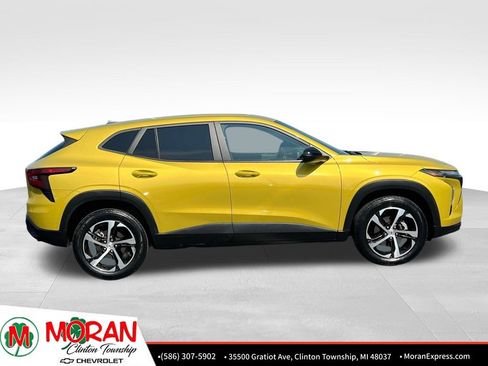 Certified 2024 Chevrolet Trax RS FWD image 7