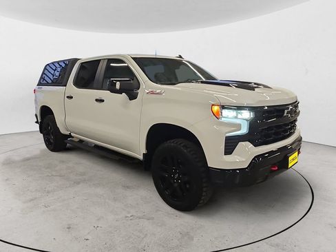 Used 2025 Chevrolet Silverado 1500 LT Trail Boss w/ LT Trail Boss Premium Package AWD/4WD image 5