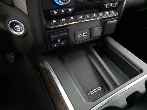 Used 2019 GMC Sierra 1500 Denali w/ Denali Ultimate Package AWD/4WD image 31