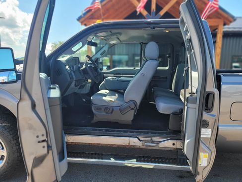 Used 2012 Ford F250 XLT w/ XLT Premium Pkg AWD/4WD image 7