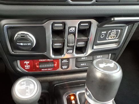 Used 2024 Jeep Wrangler Unlimited Rubicon 4xe AWD/4WD image 29