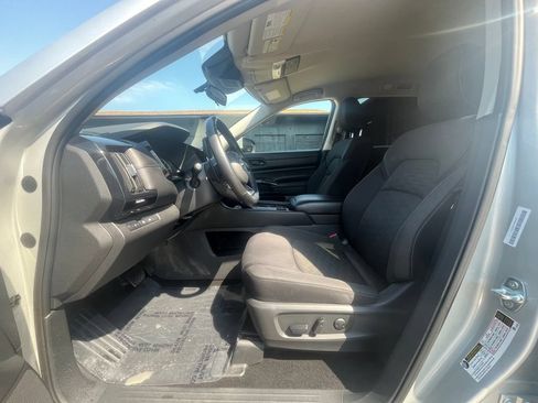 Used 2025 Nissan Pathfinder SV AWD/4WD image 2