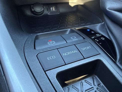 Used 2025 Toyota RAV4 XLE w/ Convenience Package image 34