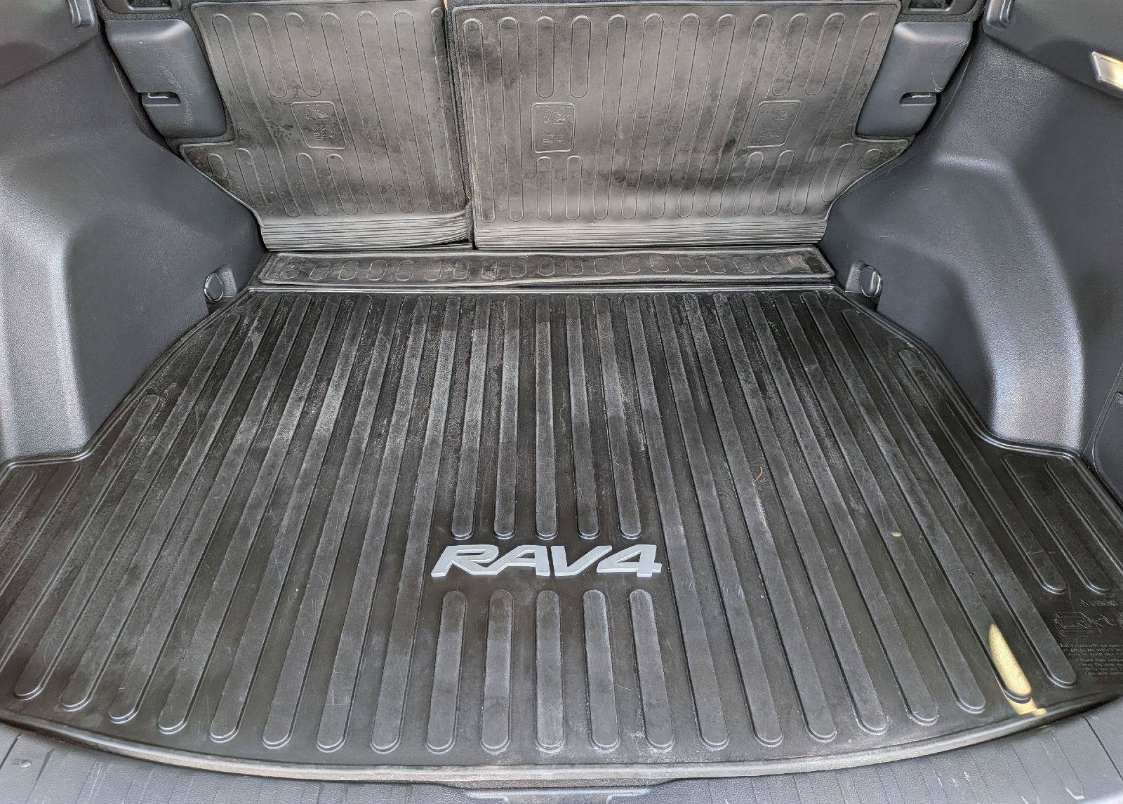 Used 2022 Toyota RAV4 LE AWD/4WD image 10