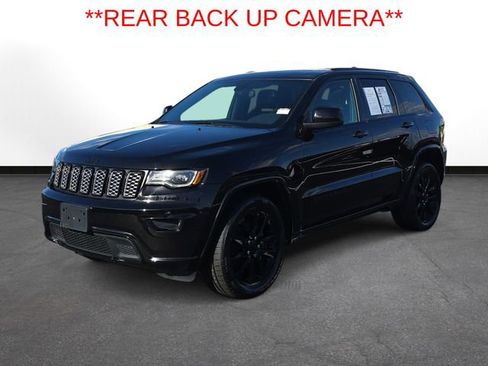 Used 2020 Jeep Grand Cherokee Altitude image 2