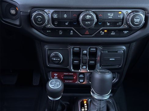 New 2025 Jeep Gladiator Rubicon image 16