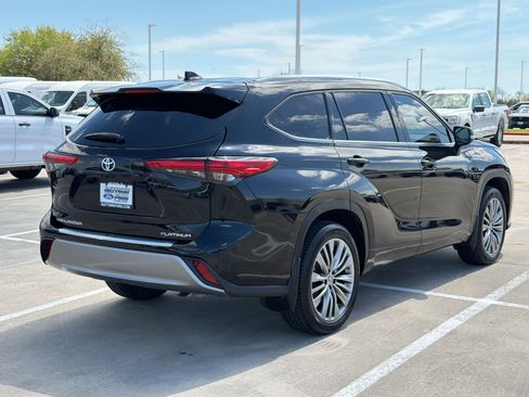 Used 2022 Toyota Highlander Platinum image 9