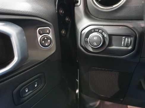 Used 2023 Jeep Gladiator Overland image 25