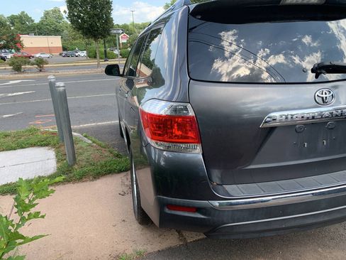 Used 2012 Toyota Highlander SE w/ Tow Pkg AWD/4WD image 5