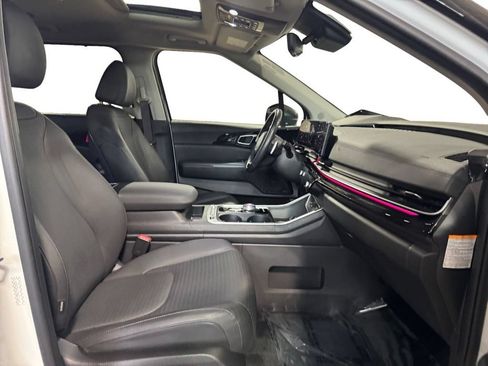 Used 2025 Kia Carnival SX Prestige FWD image 11
