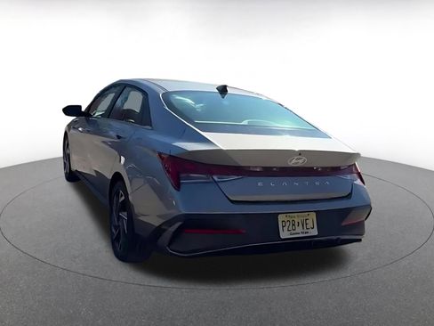 Used 2025 Hyundai Elantra SEL image 11