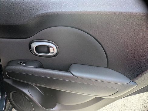 Used 2019 Kia Soul + image 29