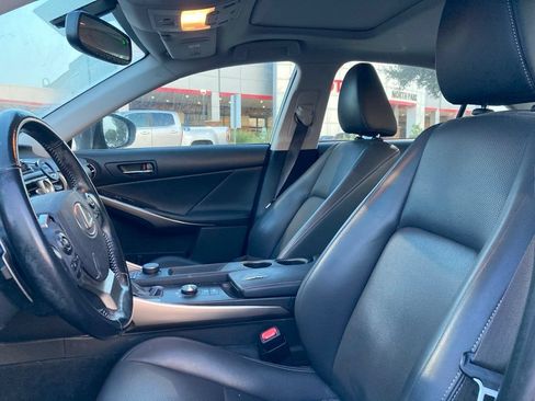 Used 2016 Lexus IS 200t RWD image 9