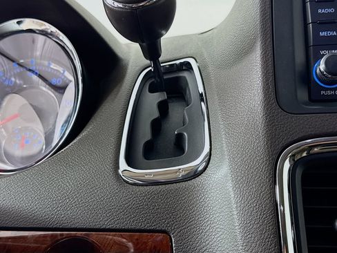 Used 2016 Chrysler Town & Country Touring w/ Driver Convenience Group FWD image 20