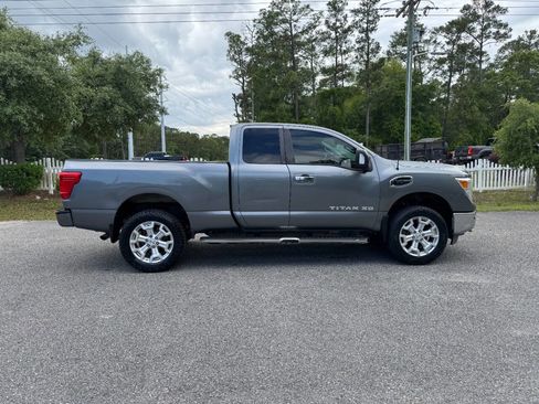 Used 2017 Nissan Titan SV RWD image 7