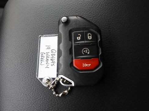 Used 2019 Jeep Wrangler Unlimited Sahara AWD/4WD image 37