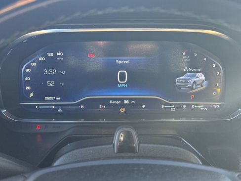 Used 2024 Chevrolet Suburban Premier w/ Advanced Technology Package image 21