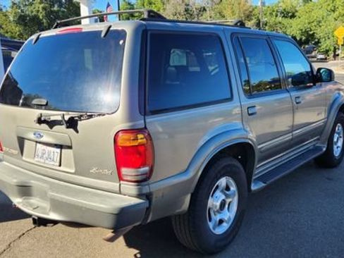 Used 2000 Ford Explorer Limited RWD image 5