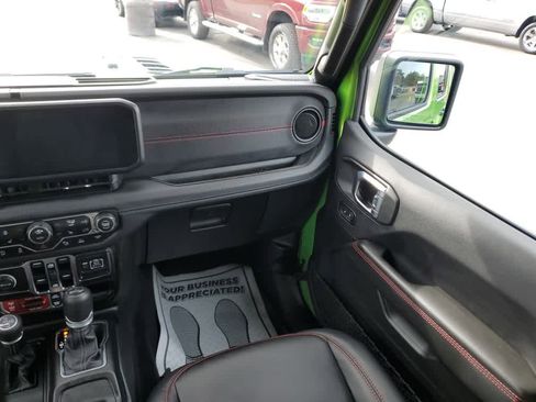 Used 2025 Jeep Wrangler Unlimited Rubicon image 16