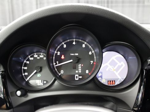 Used 2025 Porsche Macan image 30