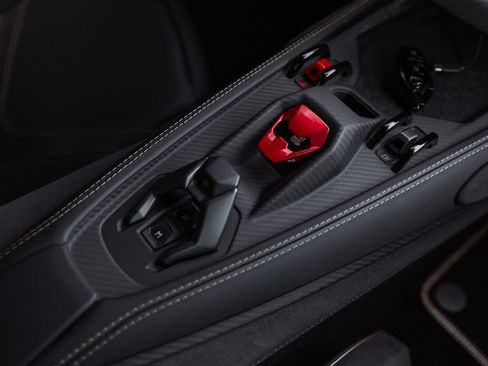 Used 2025 Lamborghini Revuelto AWD/4WD image 44