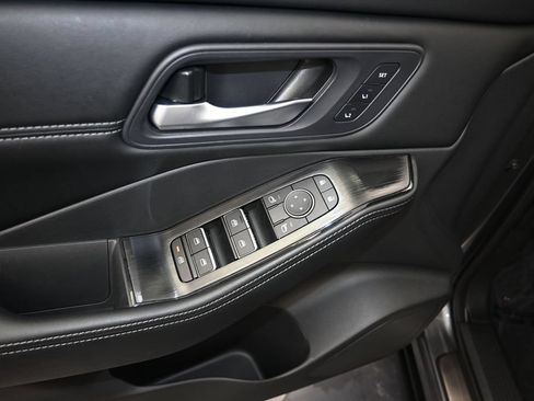 Certified 2024 Nissan Rogue SL w/ SL Premium Package FWD image 11