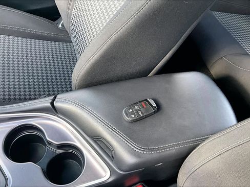 Used 2020 Dodge Challenger SXT w/ Driver Convenience Group RWD image 13