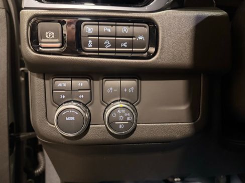 Used 2025 GMC Yukon AT4 w/ AT4 Premium Package AWD/4WD image 16