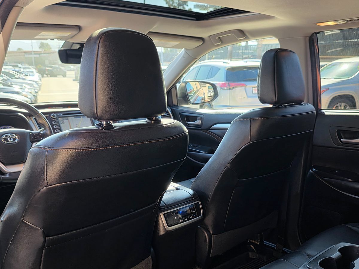 Used 2018 Toyota Highlander XLE FWD image 28