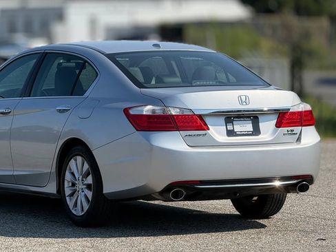 Used 2015 Honda Accord Touring image 16