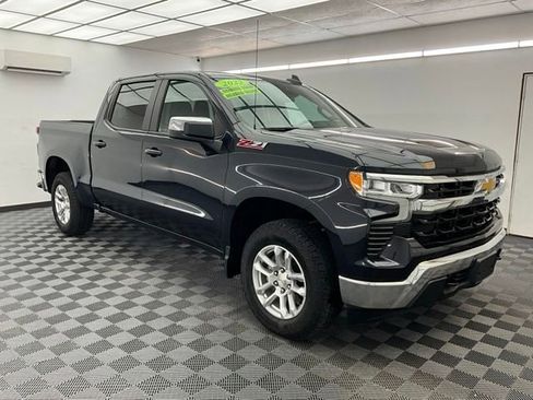 Used 2022 Chevrolet Silverado 1500 LT AWD/4WD image 3