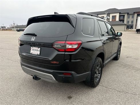 Used 2025 Honda Pilot TrailSport image 13